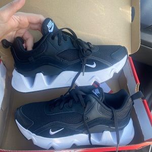 BRAND NEW Nike Ryz 365 Black Size 6.5
